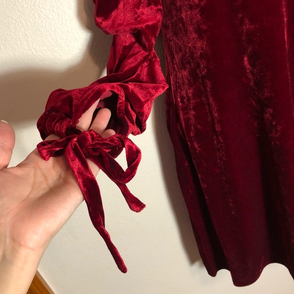 Romeo & Juliet velvet off the shoulder dress Small - Picture 4 of 8